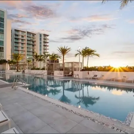 Chic 2Br Downtown Fort Lauderdale Apt W Pool